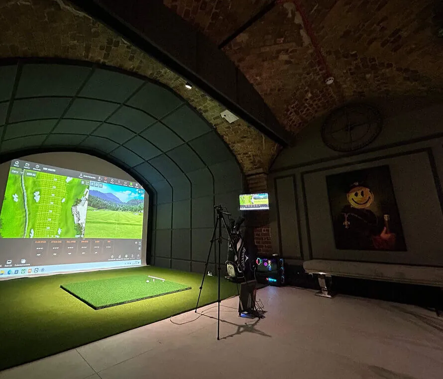 Trackman bay at Grip Golf Tower Bridge