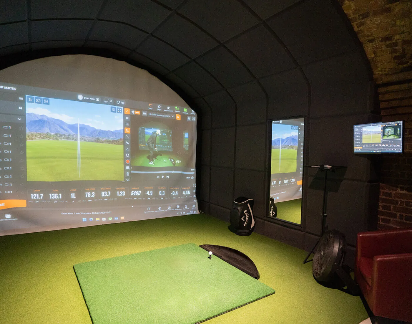 Inside Grip Golf Tower Bridge studio
